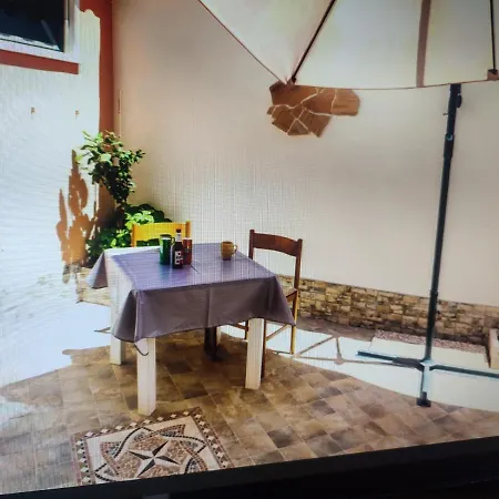 Catalana Al Centro Di Tatil Evi *